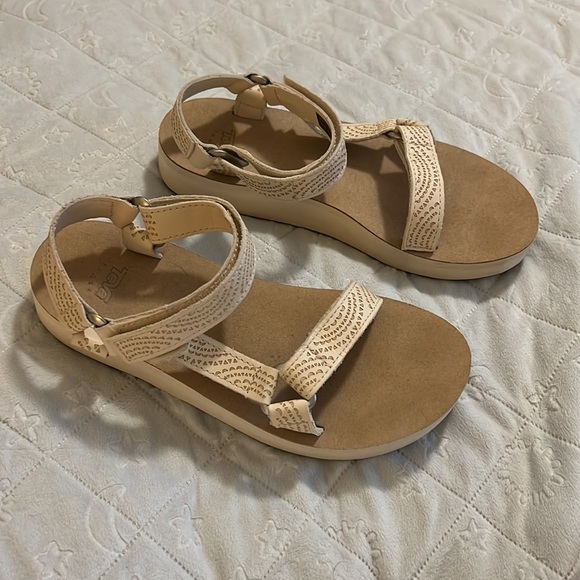 Teva Universal Geometric Sandals - Picture 5 of 11